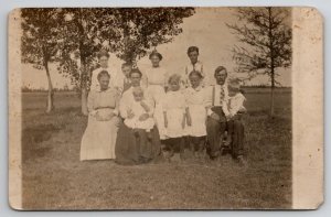 RPPC Mother Father with 8 Children and Grandma Pose in Yard Postcard I23