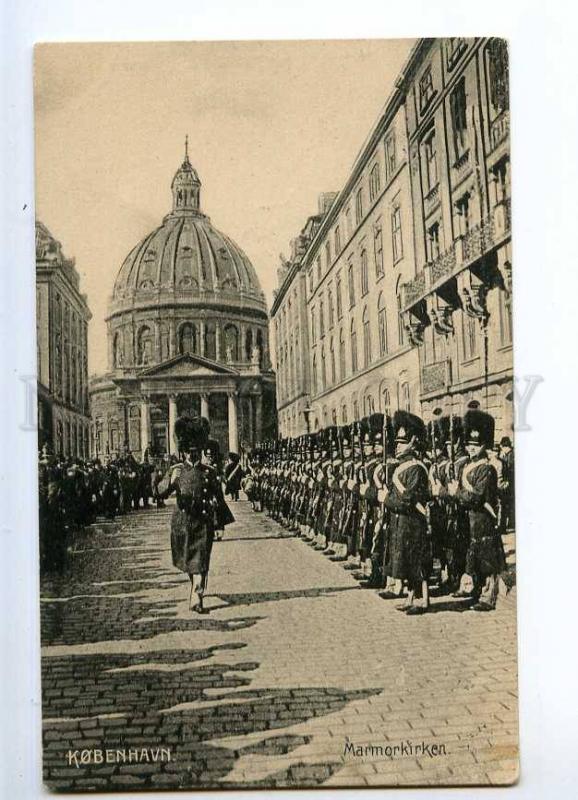 235710 DENMARK KOBENHAVN Marmorkirken soldier Vintage postcard