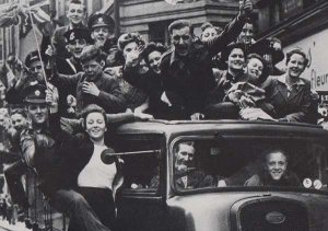 The Strand London 1945 Celebrations Military Victory Day WW2 Real Photo Postcard