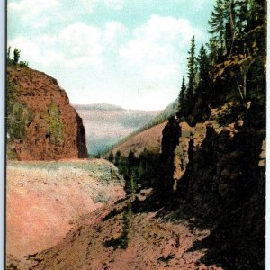 c1910s Yellowstone Nat'l Park, WY Hoodoos Silver Gateway Souvenir RARE PC A153