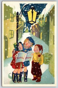 Children Caroling Under Street Light Night View Christmas UNP DB Postcard K6