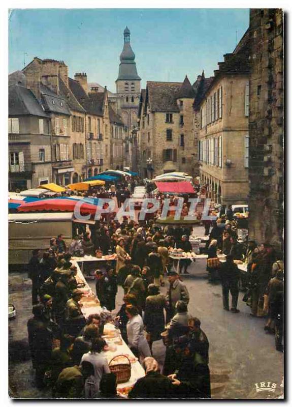 Postcard Modern Sarlat in Perigord (Dordogne) Walking Day in Sarlat