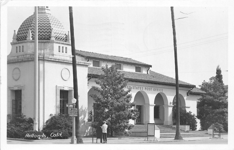 G88/ Redlands California Postcard RPPC 1956 U.S. Post Office Building