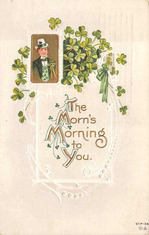 ST. PATRICK'S DAY HOLIDAY IRELAND MAN CLOVER EMBOSSED POSTCARD (c. 1914) 55