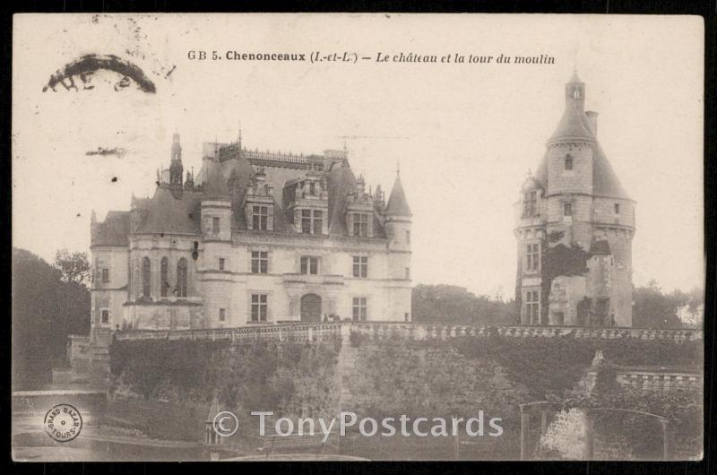 Chenonceaux - Le chateau et la tour du moulin