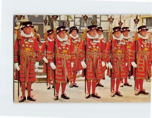 Postcard Yeomen Warders at the Tower of London England