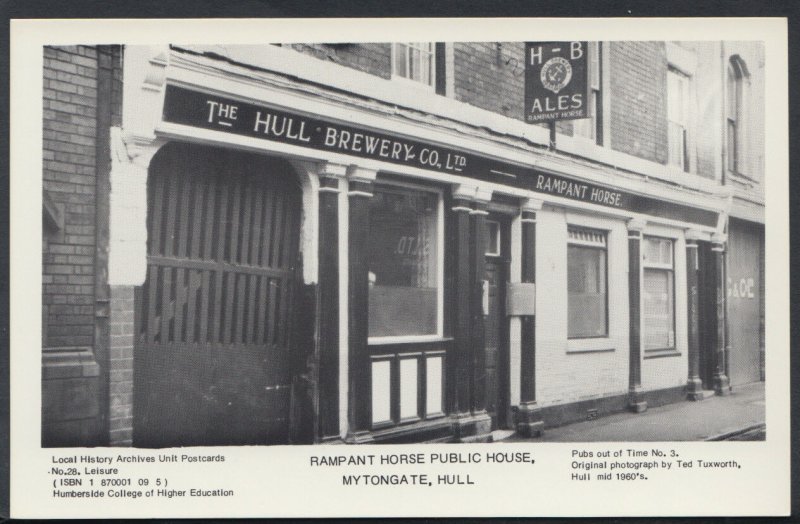 Yorkshire Postcard - Rampant Horse Public House, Mytongate, Hull   T57 