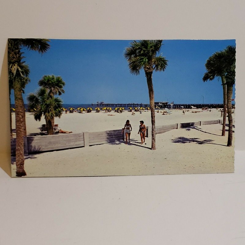 Vintage Postcard Clearwater Beach Florida Big Pier Gulf of Mexico 1984 trim  443