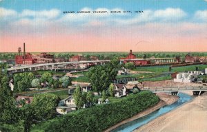 Grand Avenue Viaduct Sioux City Iowa c.1930's Postcard / 2R4-4