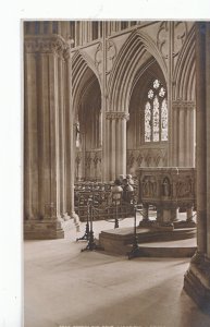 Staffordshire Postcard - Across The Nave - Lichfield    ZZ3262