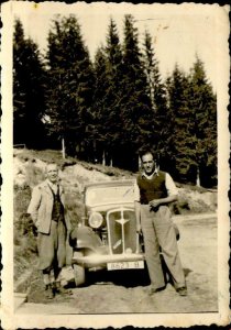 IMV00996 gheorgheni harghita 1939 romania real photo old car social history