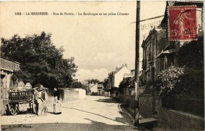 CPA La BERNERIE - Rue de PORNIC - Le Boulanger et ses jolies Clientes (587880)