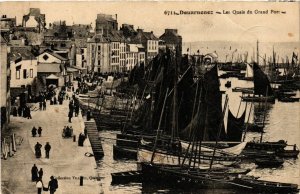 CPA DOUARNENEZ - Les Quais du Grand Port (252520)