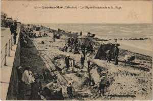 CPA LUC-sur-MER La Digue-Promenade et la Plage (1227465)