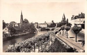 BR51158 Metz vue sur la moselle et le pont moyen France