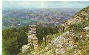Gloucestershire Postcard - The Devil's Chimney - Near Cheltenham   ZZ101