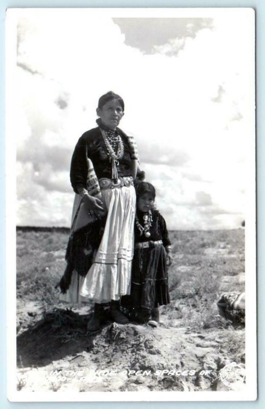 RPPC  NATIVE AMERICANS in NAVAJO LAND Wide Open Spaces 1940s Frasher  Postcard