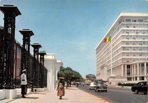 BT2068 Dakar le building des services administratifs car voiture   Senegal