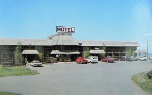 1960's Ship Ashore Motel, Smith River, Cal. Vintage Postcard P106
