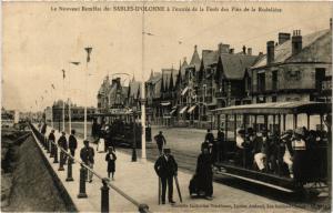 CPA Le Nouveau Remblai de SABLES-d'OLONNE a l'entrée de la Foret des (297659)