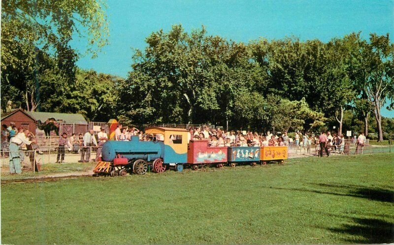 Wisconsin Madison Kiddie Train Villas zoo Miniature railroad Postcard 22-4421