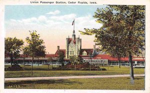 Union Passenger Railroad Depot Cedar Rapids Iowa 1930s postcard