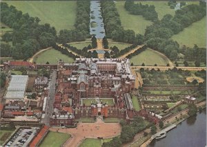 Middlesex Postcard - Aerial View of Hampton Court Palace   RR23377