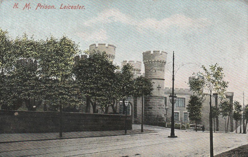 LEICESTER, HM PRISON - Vintage POSTCARD