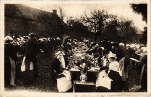 CPA Environs de Vannes - Noce Bretonne a table (112096)