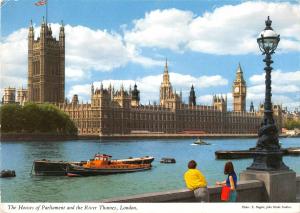 BR91970 the houses of parliament and the river thames london ship bateaux   uk