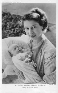 Queen Elizabeth Princess Elizabeth with Princess Anne Real Photo PC AA63557