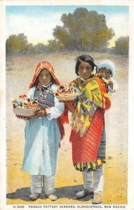 PUEBLO POTTERY VENDORS Albuquerque, NM Native Americana 1936 Vintage Postcard