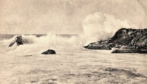 Vintage Breaking High at Sakonnet, R. I. Postcard P126