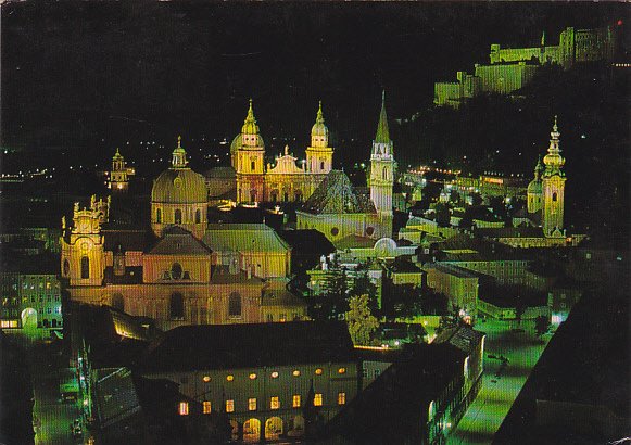 Austria Salzburg bei Festbeleuchtung Altstadt mit Festung