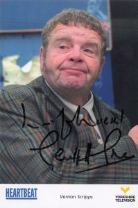 Geoffrey Hughes Vernon Scripps Heartbeat HAND Signed Cast Card Photo