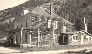 1950s ELDORA COLORADO LODGE GOLD MINER SMITH AND KLONDIKE RPPC POSTCARD  43-195