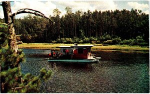 International Falls, Minnesota - The Northernaire Floating Lodges Houseboats