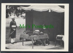  Art Postcard - Queen Victoria and Her Indian Servant   RR10015