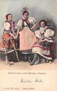 B64611 slovakia types kroje z okoli Breclavy a Hodonina costumes