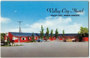 VALLEY CITY MOTEL Valley City, North Dakota Roadside 1950s Vintage Postcard
