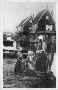 BR13116 Marken child enfants  netherlands