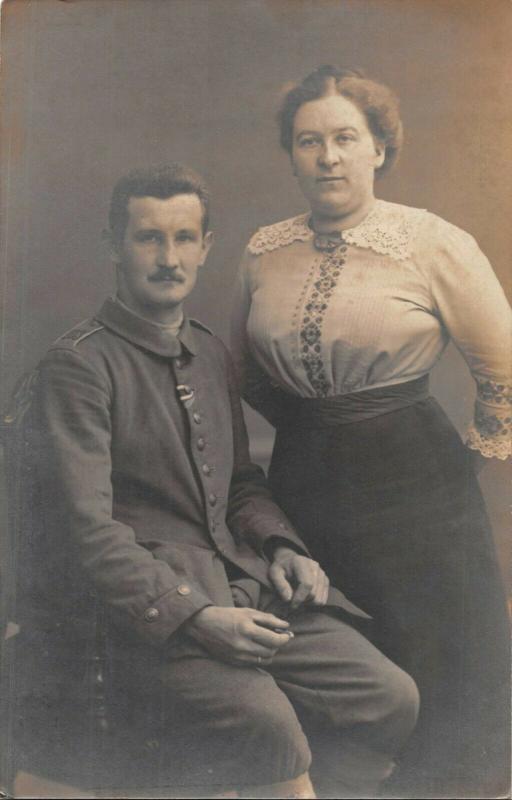 WW1 GERMAN SOLDIER POSING WITH WIFE PHOTO POSTCARD