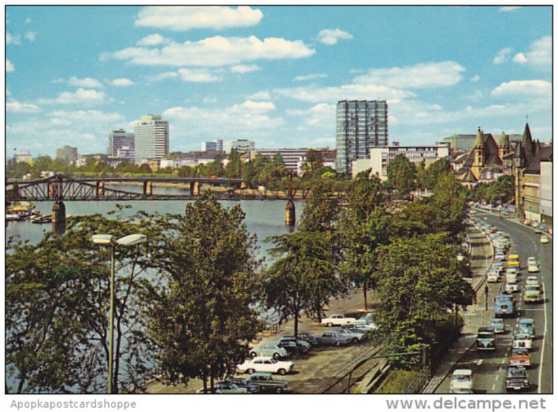 Germany Frankfurt Mainufer mit Hotel Interkontinental