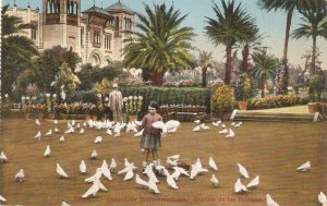 Sevilla. Glorieta de las palomas. Girl with pigeons Old vintage Spanish postc