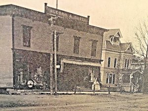 Postcard  Upper Main Street View, Munnsville, NY       Y1