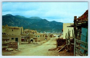 SAN GERONIMO de TAOS, NM New Mexico ~ ENTRANCE to PLAZA c1950s  Postcard