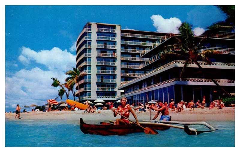 Postcard BEACH SCENE Honolulu - Waikiki Hawaii HI AR3884