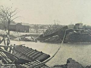 Postcard 1913 Columbus Flood, B & O Crossing, Sullivant Ave.    W9