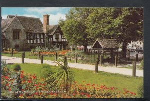 Worcestershire Postcard - The Almonry and Stocks, Evesham   T7077