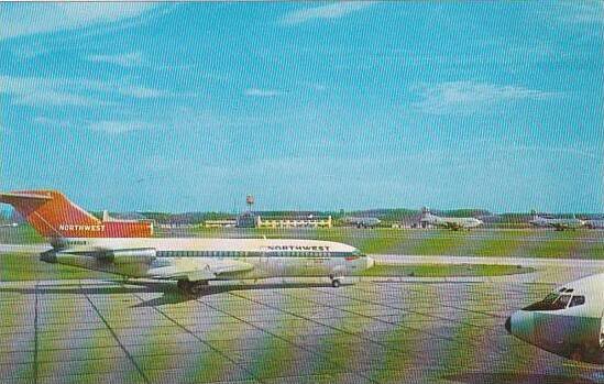 Pennsylvania Greater Pittsburgh International Airport Northwest Airlines Jet